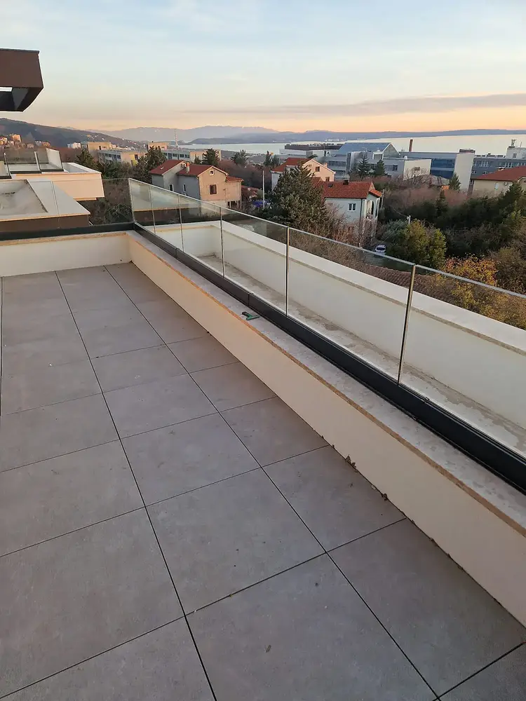 Balkonska staklena ograda